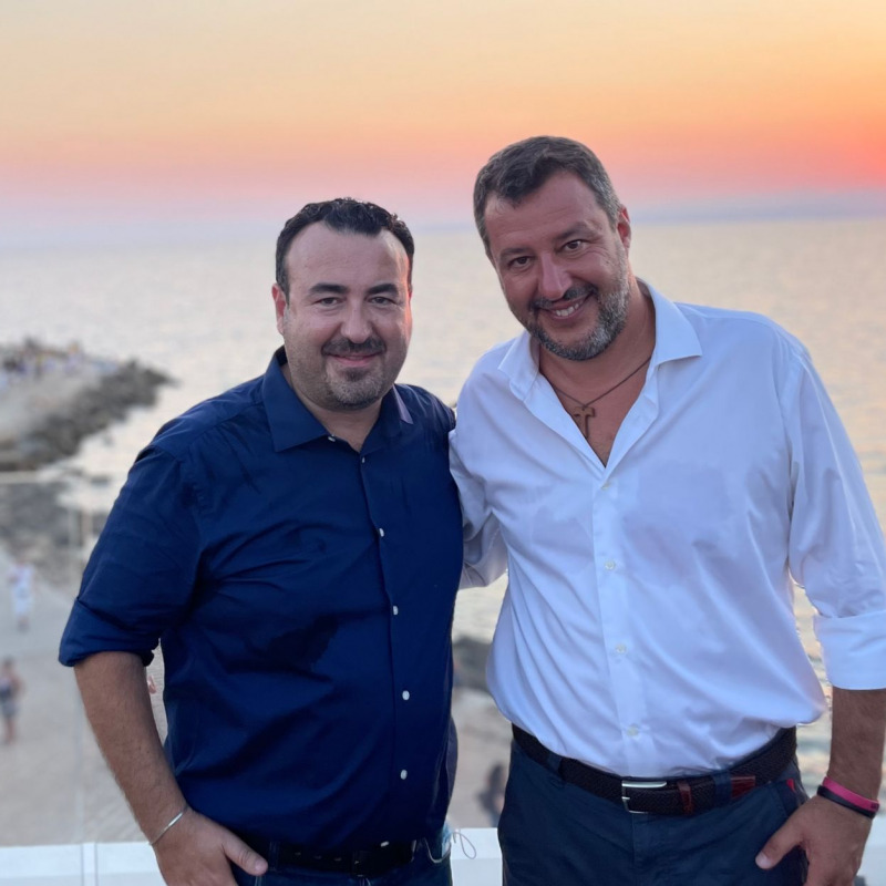 Il commissario provinciale della Lega a Crotone Cataldo Calabretta insieme a Matteo Salvini