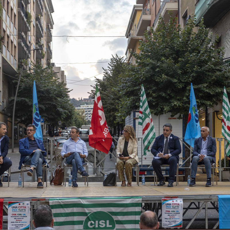 L’incontro organizzato dai sindacati con i candidati a sindaco di Cosenza