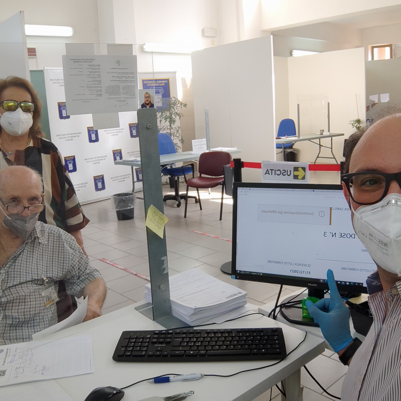 L’ex assessore di Messina Pippo Pracanica è il primo over 80 che si è vaccinato