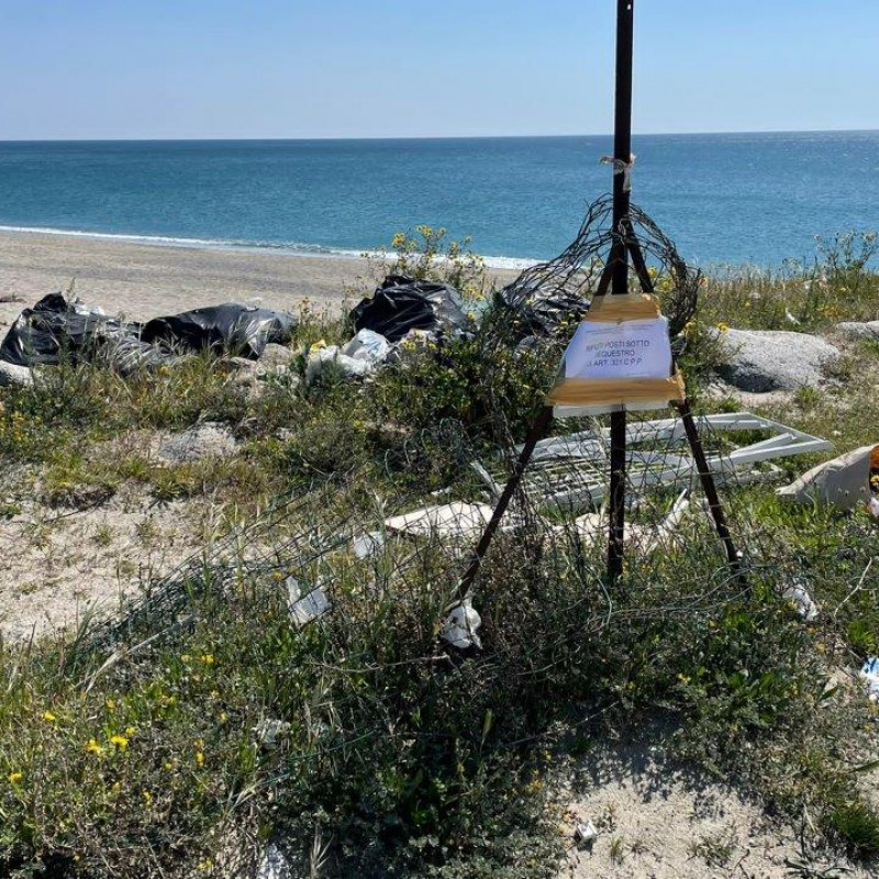 Una delle aree sequestrate dalla Guardia costiera nel Soveratese nel corso di un blitz sugli illeciti ambientali