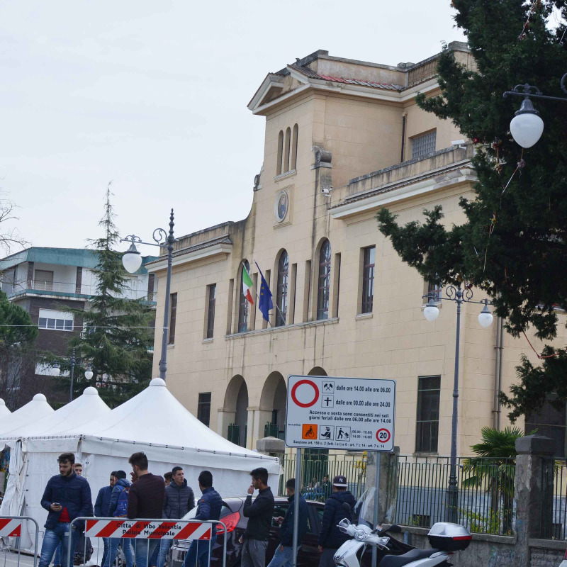 L’istituto di piazza Martiri d’Ungheria di Vibo che ospita le scuole “Don Bosco” e “Garibaldi”