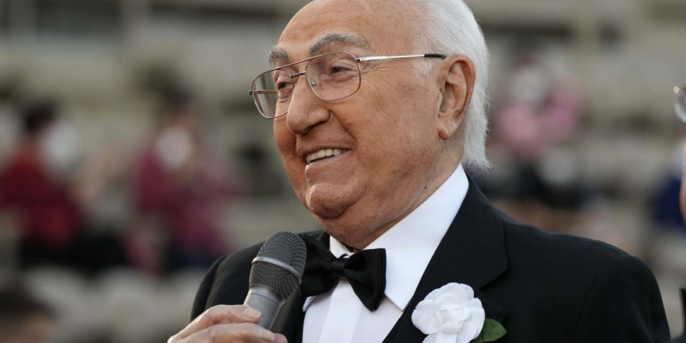pippo baudo il re dei presentatori compie 89 anni dagli anni settanta una carriera di successi in tv