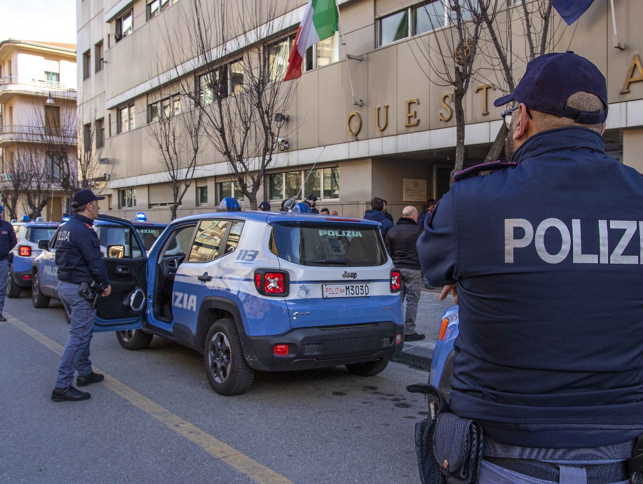 Calabria, assembramento nel bar e i carabinieri multano i poliziotti - la  Repubblica