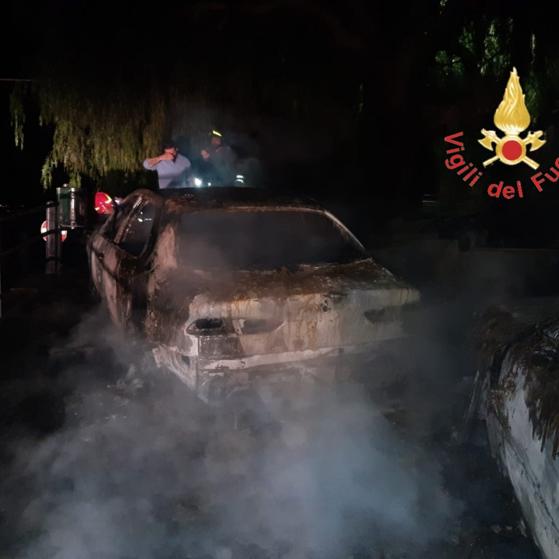 Catanzaro, nella notte a fuoco tre auto nel comune di Gagliato