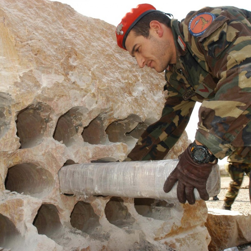 La cocaina mimetizzata nel marmo scoperta a Gioia Tauro