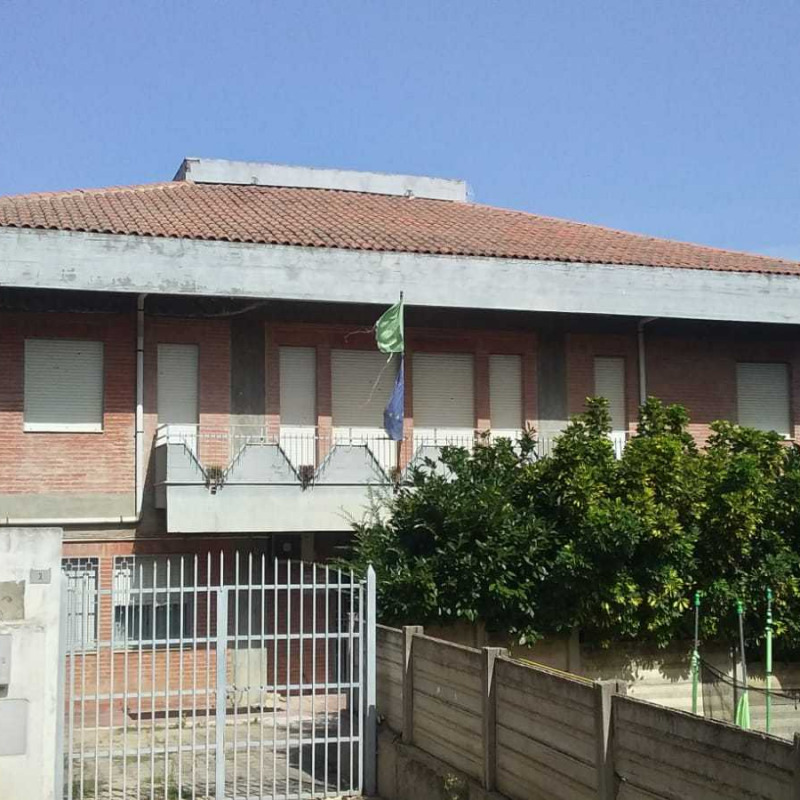 L'immobile destinato a diventare la caserma dei carabinieri di località Papanice di Crotone