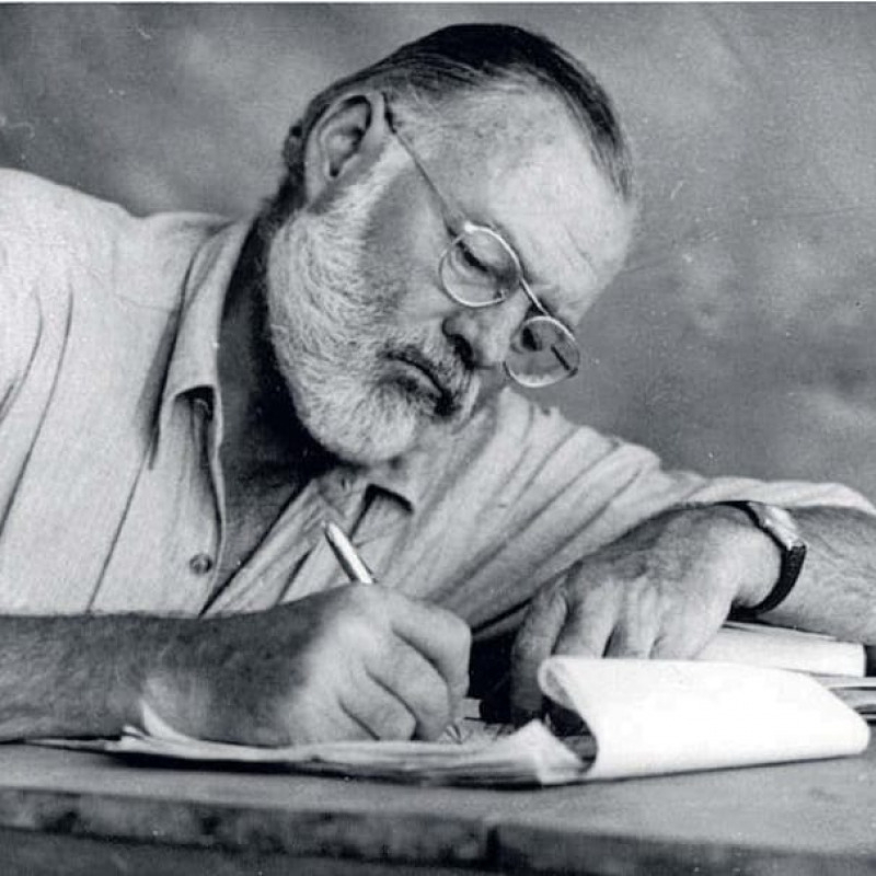 Attenzione, scrittore al lavoro. Ernest Hemingway
