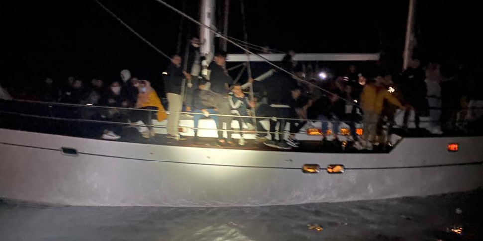 siracusa bloccati due scafisti dopo lo sbarco di portopalo