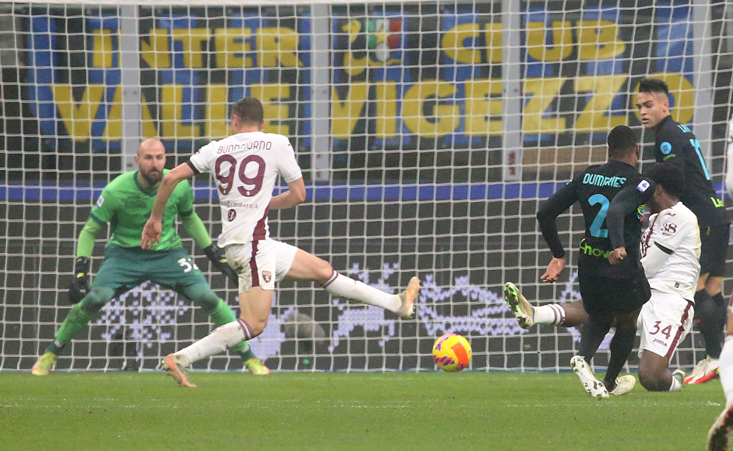 Torino vs Inter. ФК Торино ночь.