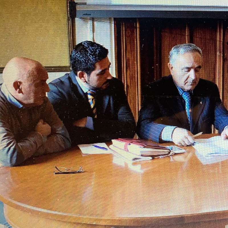 Il consigliere dem Peppe Sera, il sindaco f.f. Paolo Brunetti e l’assessore dem Rocco Albanese