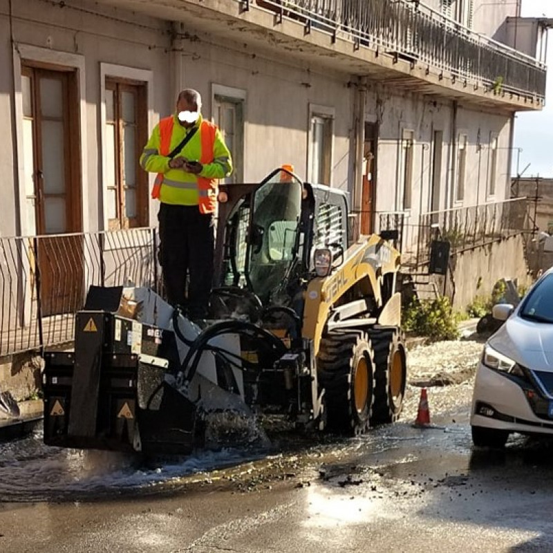 Messina: la fibra ottica lascia a secco la città, incidente in via Noviziato