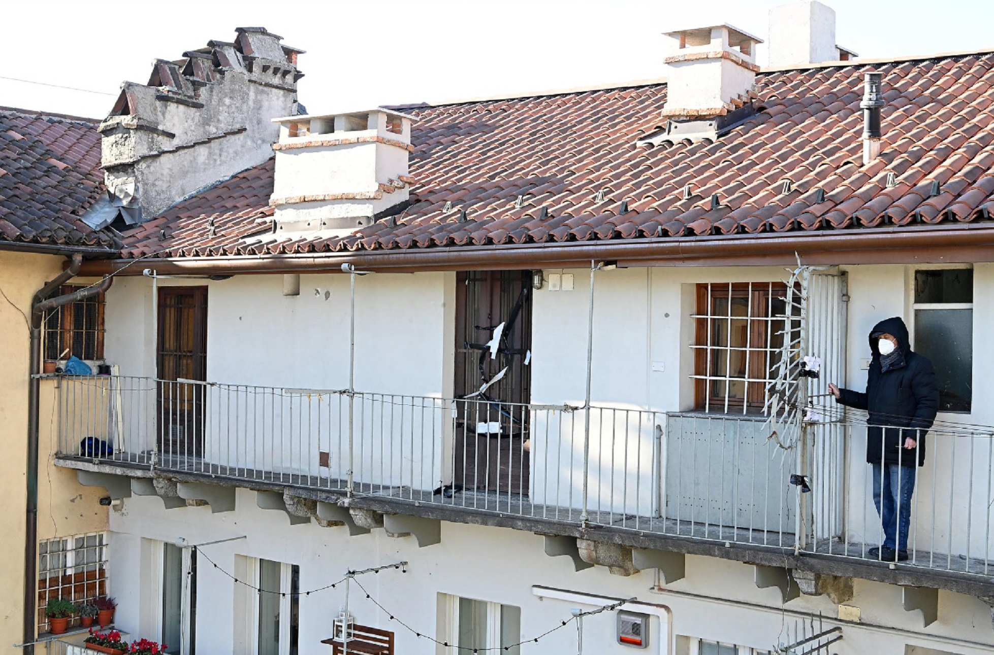 Torino, bimba di 3 anni cade dal balcone e muore: fermato il compagno ...