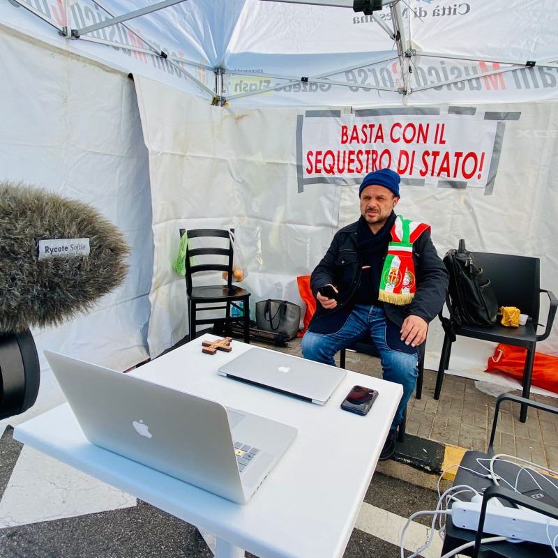 Passaggio sullo Stretto: il sindaco digiuna, Musumeci cambia le regole