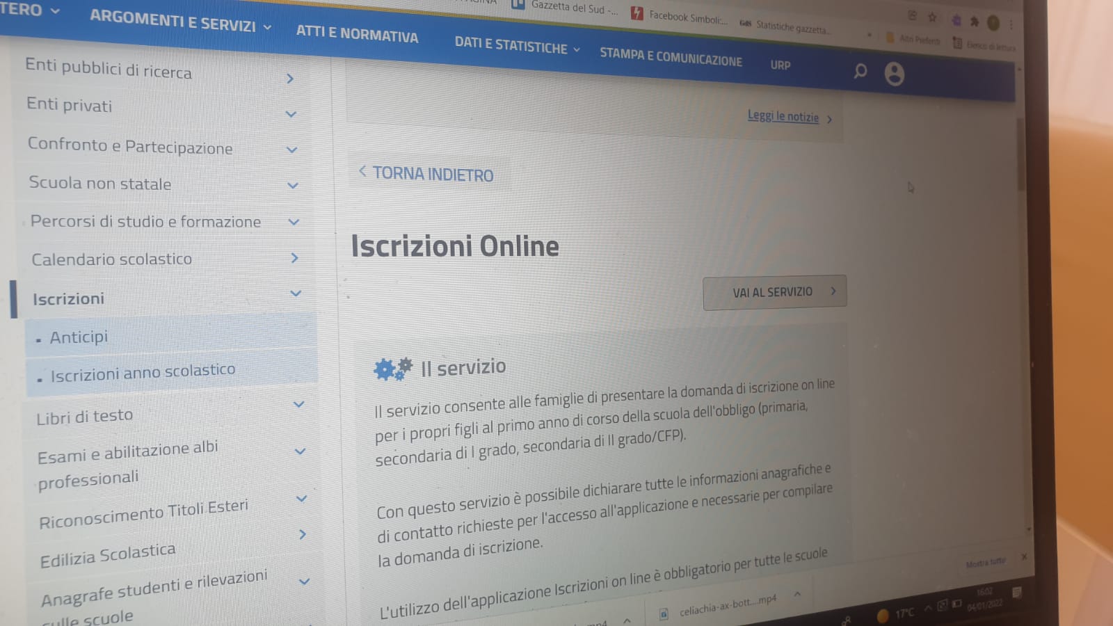Scuola, via alle iscrizioni per il nuovo anno: il portale va in til… Scuola, via alle iscrizioni per il nuovo anno: il portale va in til…