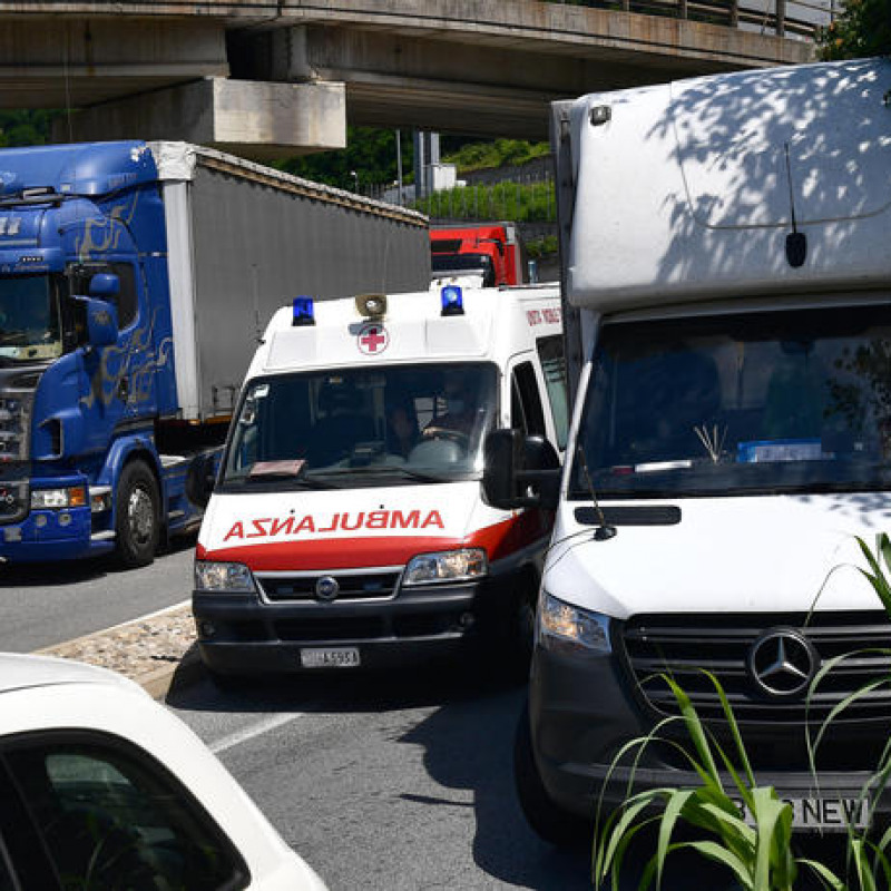 Lunghe code nel nodo autostradale di Genova, a causa della chiusura del tratto autostradale che va da Genova Bolzaneto al bivio con la A12; sulla A7 code verso la città' genovese sino a 14 km e traffico in tilt sulla viabilità ordinaria in Valpolcevera. Genova, 08 Luglio 2020.ANSA/LUCA ZENNARO