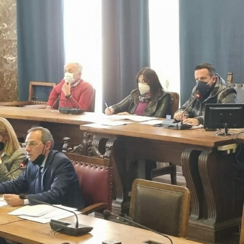 Gli assessori Dafne Musolino e Domenico Battaglia durante i lavori a Palazzo Zanca