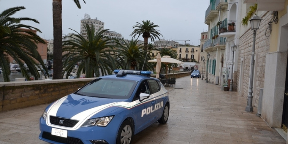 https://assets.gazzettadelsud.it/2022/02/polizia_bari-970x485.jpg