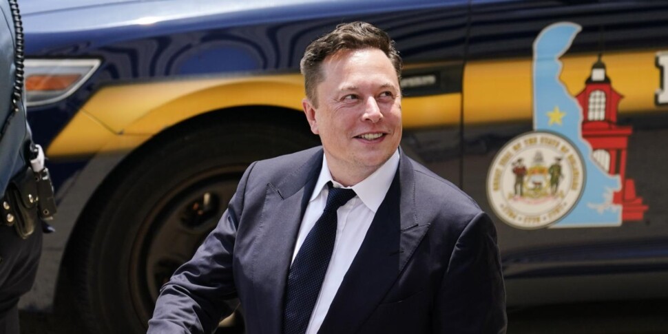 Musk contro da Feedpress.me Musk contro il consigliere al commercio di Trump Un cretino