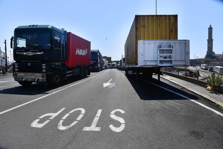 Allarme autotrasporto: "Siamo ormai al capolinea". Dalla Calabria parte la richiesta di aiuto