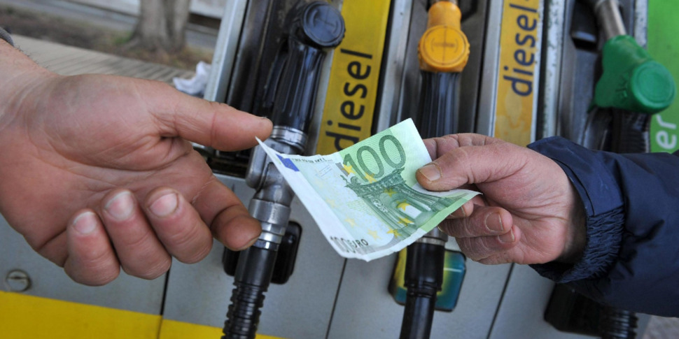 Perché in Sicilia il pieno di benzina deve costare più che nel resto d