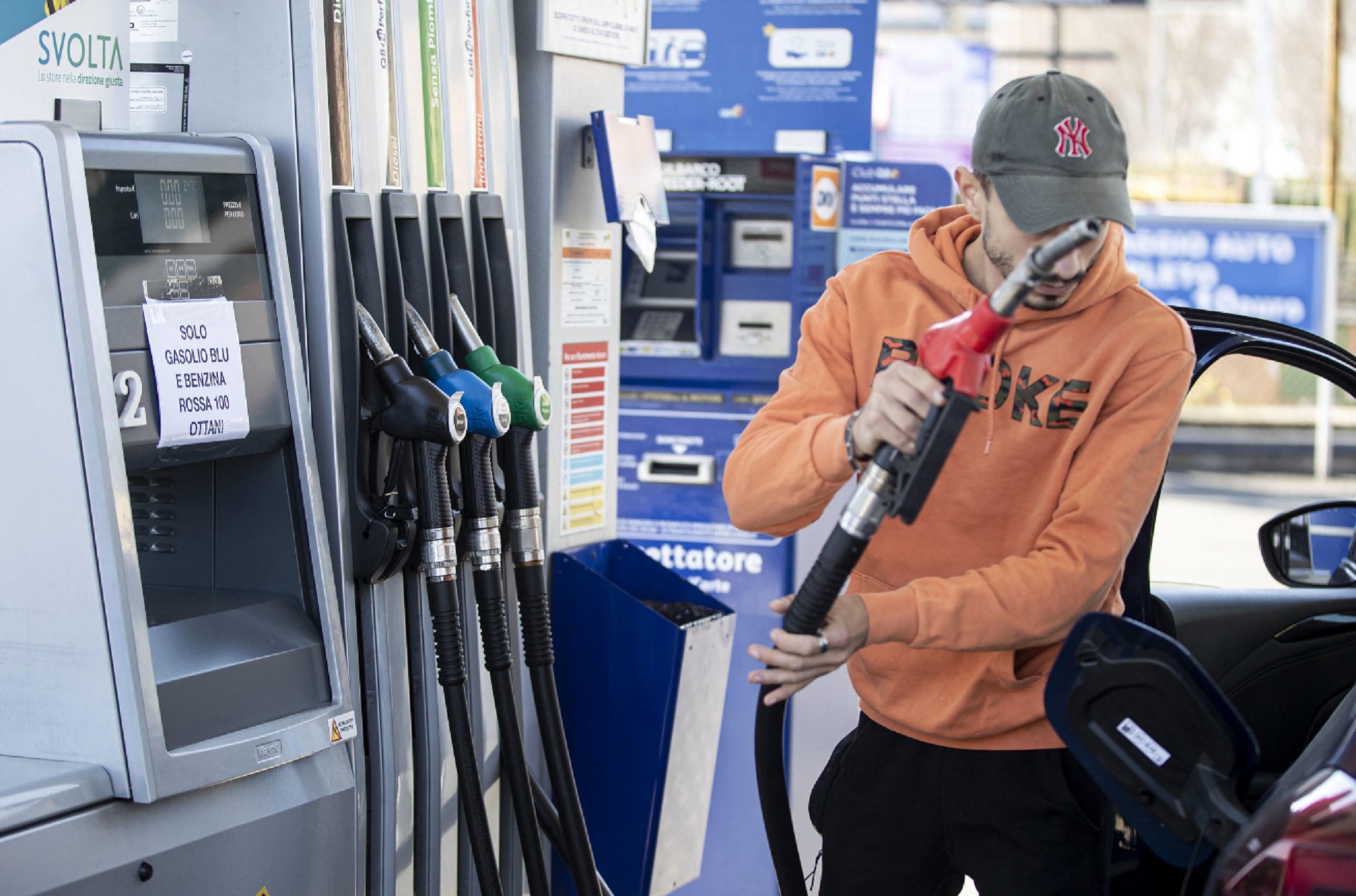 Codacons, confermata la stangata di Pasqua: in Calabria il prezzo medio del gasolio supera quello praticato in autostrada