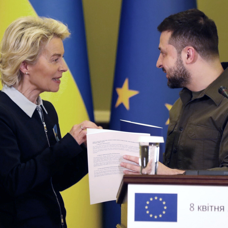 Volodymyr Zelenskyy con Ursula von der Leyen