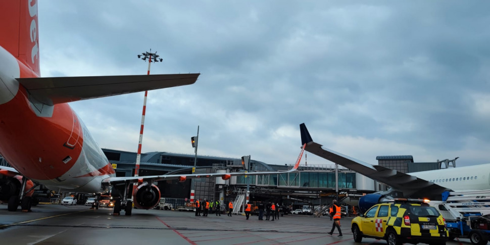 Malpensa, fumo in cabina: l Malpensa, fumo in cabina: l