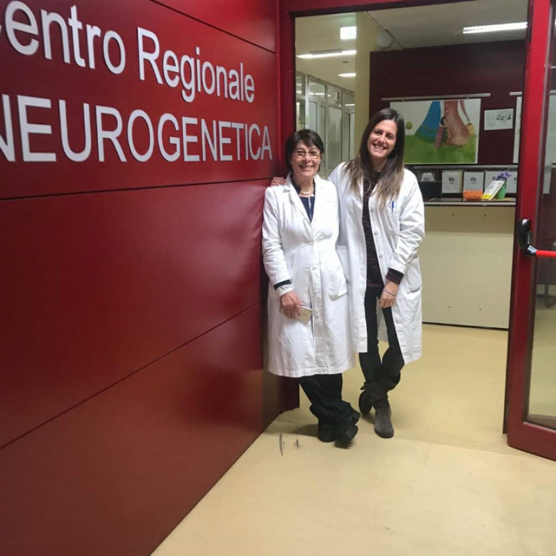 Baluardi. La neurologa Amalia Bruni e la psicologa Valentina Laganà al Centro di Neurogenetica