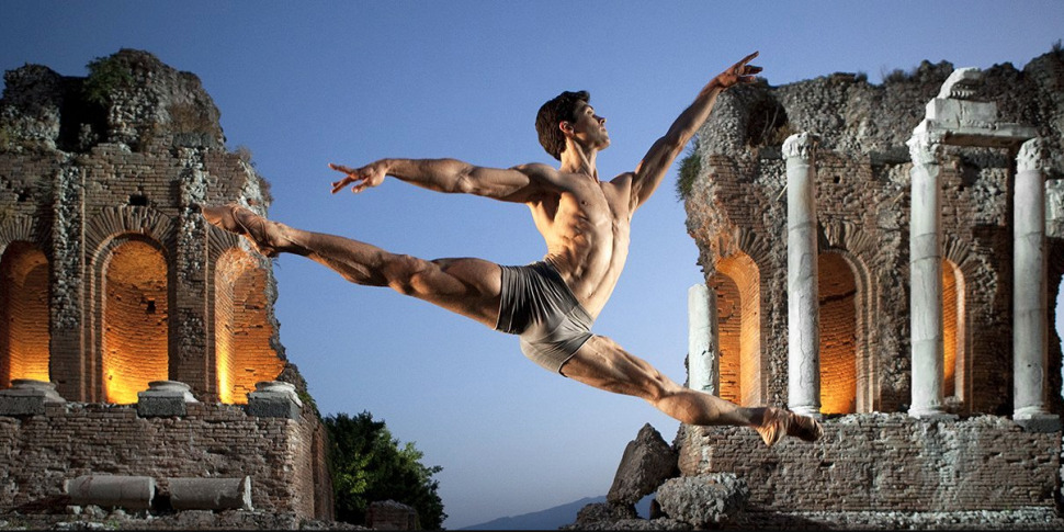 Roberto Bolle And Friends Per La Prima Volta Al Teatro Greco Di Siracusa Gazzetta Del Sud