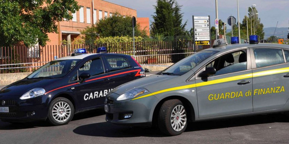 https://assets.gazzettadelsud.it/2022/04/carabinieri-guardia-di-finanza-1-970x485.jpg