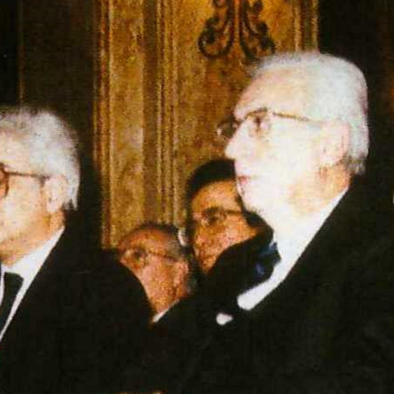 Sergio Mattarella con l’allora presidente Francesco Cossiga nel 1990
