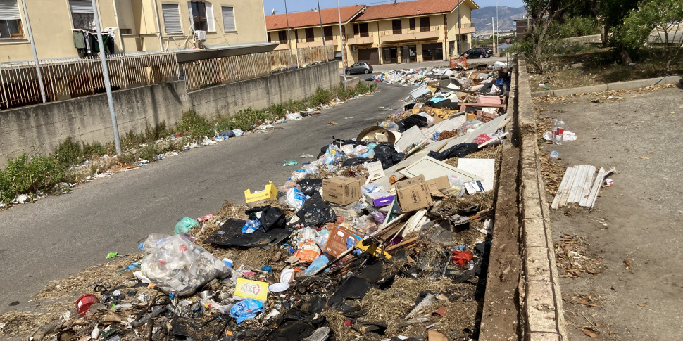 Reggio Ad Arghill Sar Un Altra Estate Calda Tra Acqua Che Non C E Rifiuti Foto Video