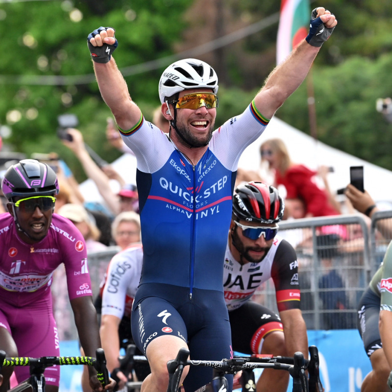 Mark Cavendish vince la terza tappa del Giro d’Italia 2022