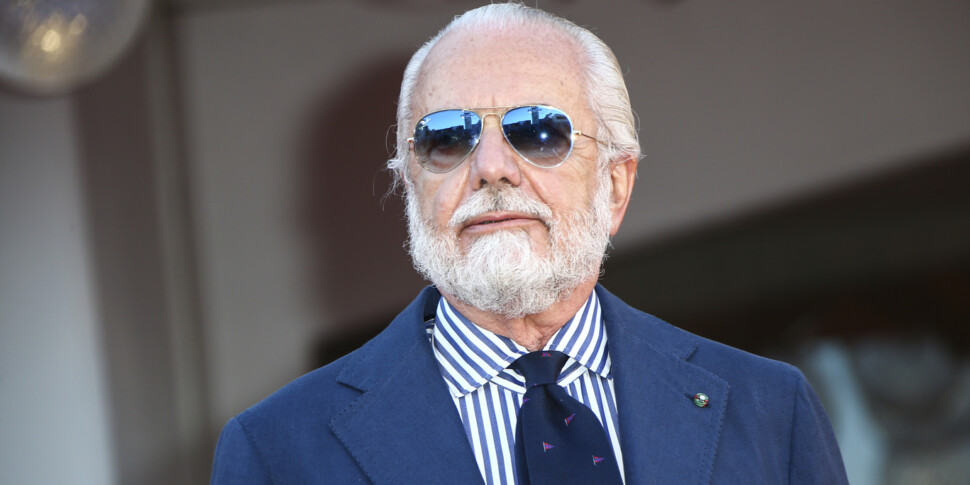 De Laurentiis: "Conte qui può vincere la Champions League. Lo aiuterò a farlo se vuole, ma non posso costringerlo a rimanere" De Laurentiis: "Conte qui può vincere la Champions League. Lo aiuterò a farlo se vuole, ma non posso costringerlo a rimanere"