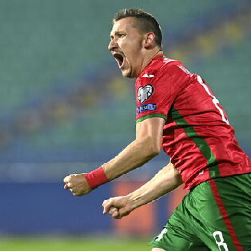 epa09520838 Todor Nedelev of Bulgaria celebrates after scoring the 1-1 equalizing goal during the FIFA World Cup 2022 qualifying soccer match between Bulgaria and Northern Ireland in Sofia, Bulgaria, 12 October 2021. EPA/VASSIL DONEV