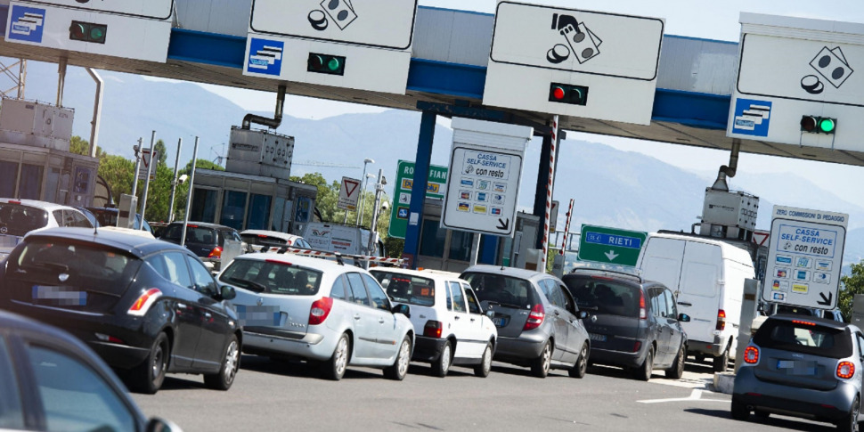 https://assets.gazzettadelsud.it/2022/06/tariffe-autostradali-autostrada-casello-970x485.jpg