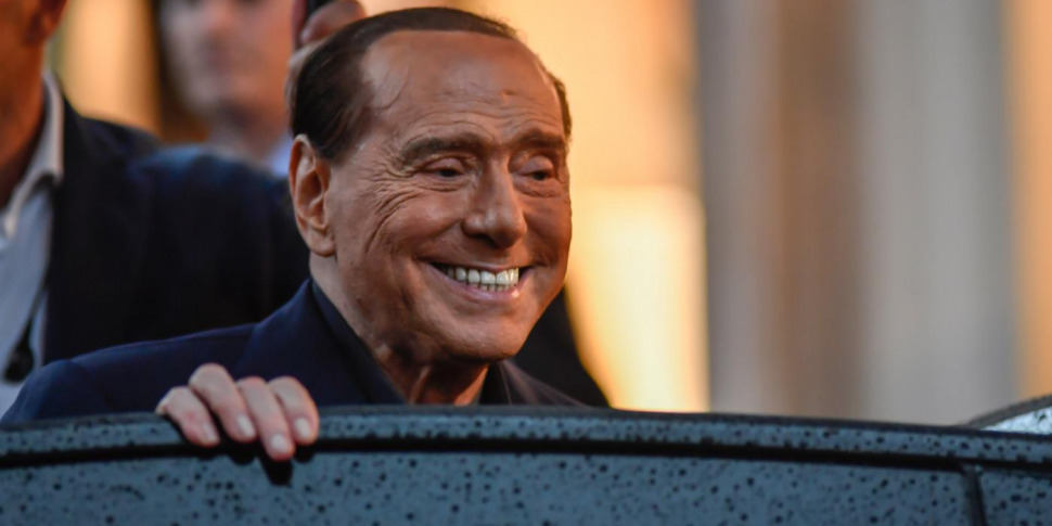 Silvio Berlusconi Sarà Ricordato Con Un Francobollo A Un Anno Dalla ...