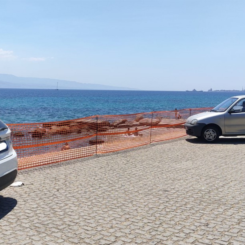 Messina, l'auto precipitata sulla spiaggia: ma in quell'area si parcheggia ancora