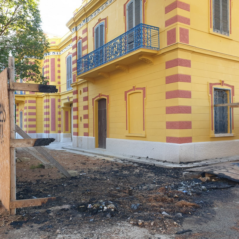 Trani, incendio a Villa Bini. In fumo anche rifiuti abbandonati