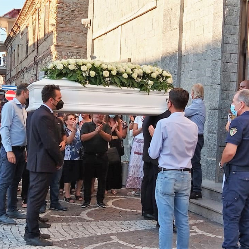 Il giorno del dolore a Cirò e Melissa: lutto cittadino nei due comuni FOTO