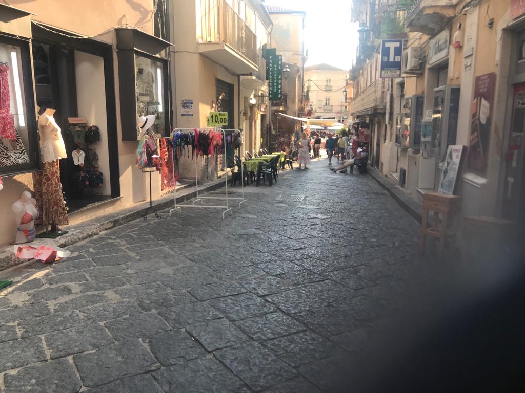 Festivi al lavoro, scatta la protesta: sciopero del commercio in Calabria ECCO QUANDO