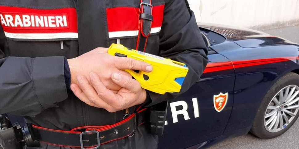 fermato col taser dopo aggressione a passanti e carabinieri muore in ambulanza a olbia