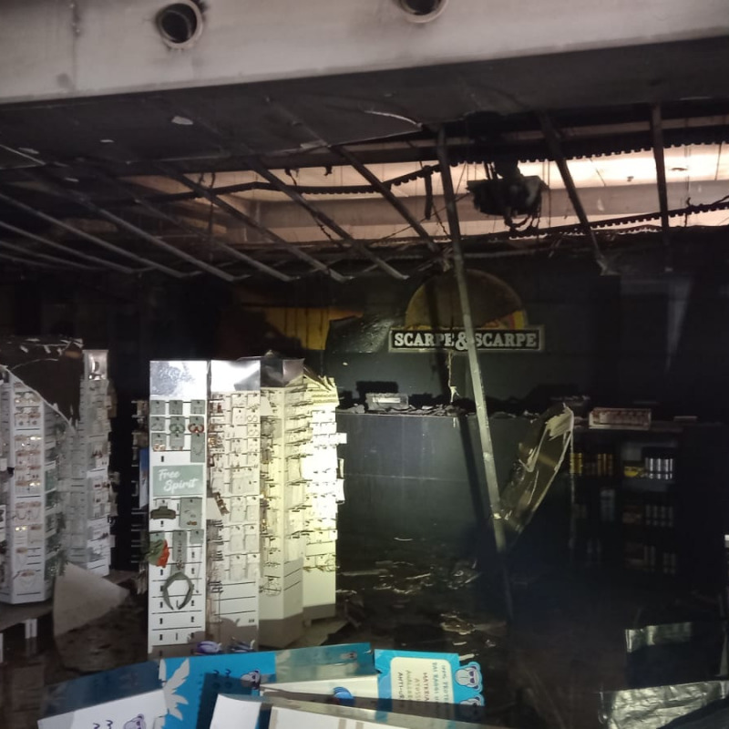 Messina, rogo in un negozio di scarpe del centro commerciale Today