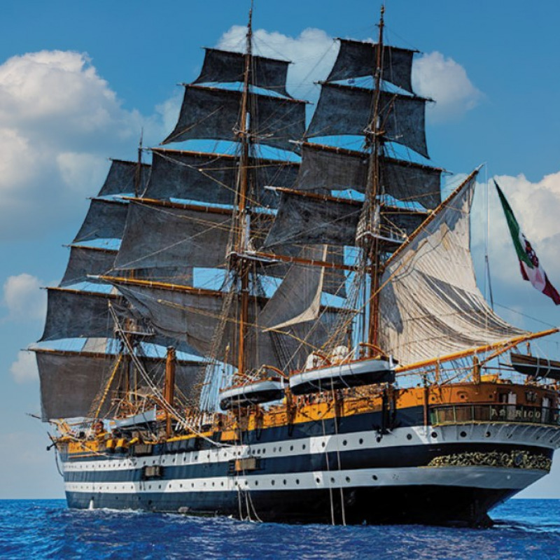 La Amerigo Vespucci omaggia i Bronzi di Riace: il 5 e 6 settembre sarà al porto di Reggio Calabria