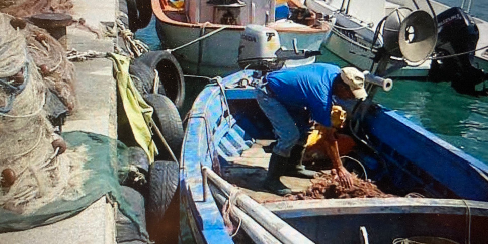caro carburanti verso lo sciopero bianco dei pescatori siciliani possibile una manifestazione nello stretto di messina da Gazzettadelsud.it caro carburanti verso lo sciopero bianco dei pescatori siciliani possibile una manifestazione nello stretto di messina
