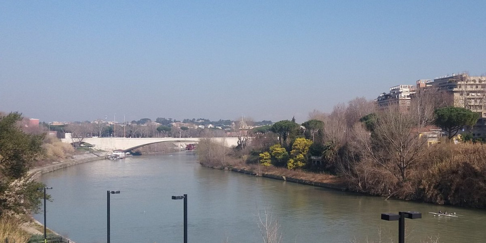 https://assets.gazzettadelsud.it/2022/09/roma-il-tevere-e-ponte-970x485.jpg