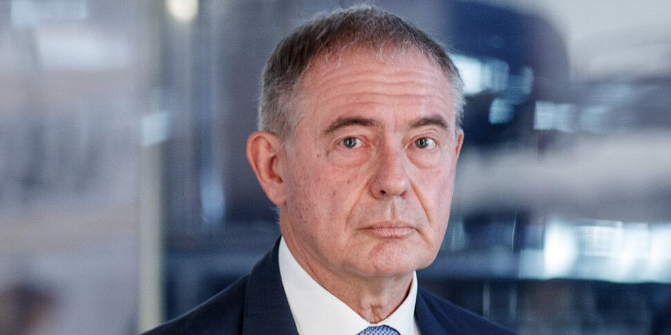 il ministro urso settore auto al collasso da unione europea serve realismo