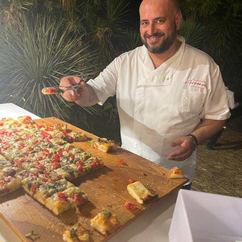 Francesco Arena con la sua focaccia