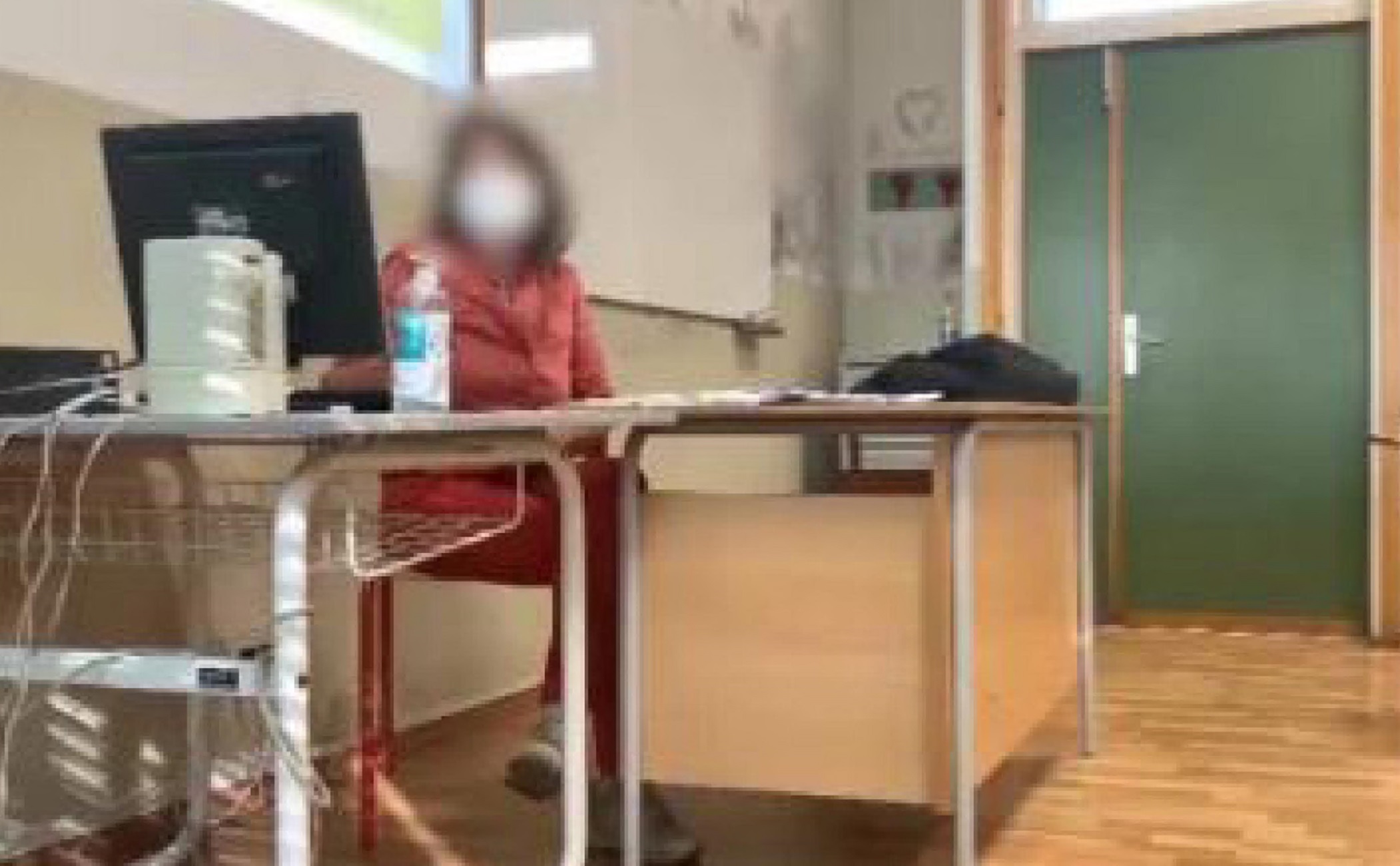 Babee Spara Con Pistola Ad Aria Compressa Alla Prof In Aula A Rovigo