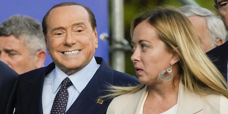 https://assets.gazzettadelsud.it/2022/10/Silvio-Berlusconi-e-Giorgia-Meloni-970x485.jpg